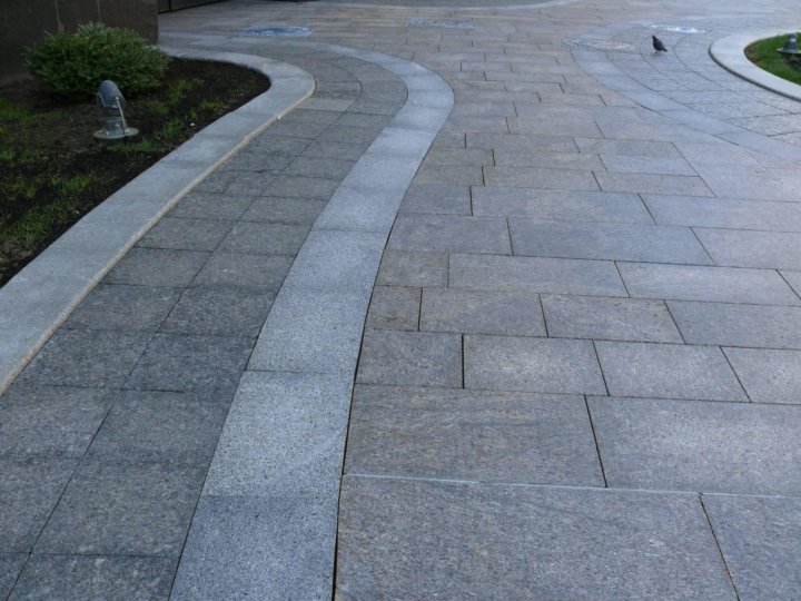 Гранитные плиты для мощения: как выбрать и установить идеальное покрытие